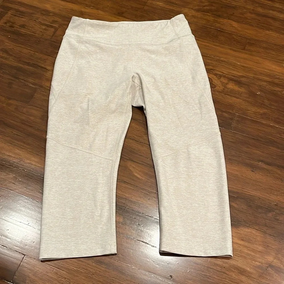 Outdoor Voices Tan Leggings Cropped Capris Neutral Women’s size Small EUC - Picture 1 of 6